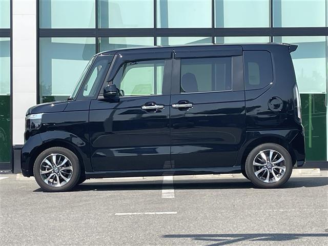 【左】当社基準による調査の結果、修復歴車と判断された車両は一部店舗を除き、販売を行なっておりません。万一、納車時に修復歴があった場合にはご契約の解除等に応じます。
