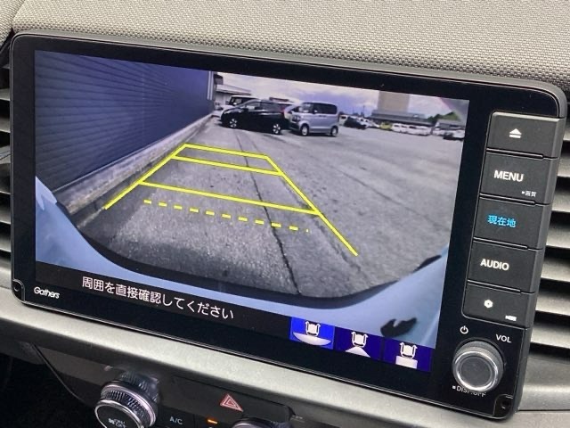 バックカメラも装備しております。車庫入れの苦手なお客様も安心！重宝してくれます！