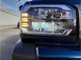 LEDライトで夜道は明るく安心です！