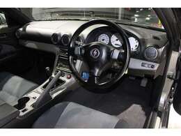 鑑定は、第三者機関（JAAA）の専門の鑑定師が車両状態の鑑定を行うサービスです。クルマの状態が細かい部分までカンタンにチェックできるので、安心して中古車選びができます！