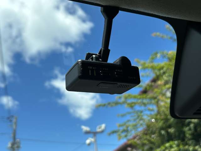 【バックミラー】大きくて見やすいので、後方を見るときも安心です！