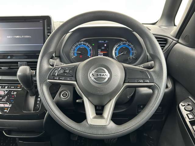 【ステアリングスイッチ】ハンドルから手を離さずにオーディオや機能表示の変更ができます！走行中の安全保持とドライブが快適性になりますね！