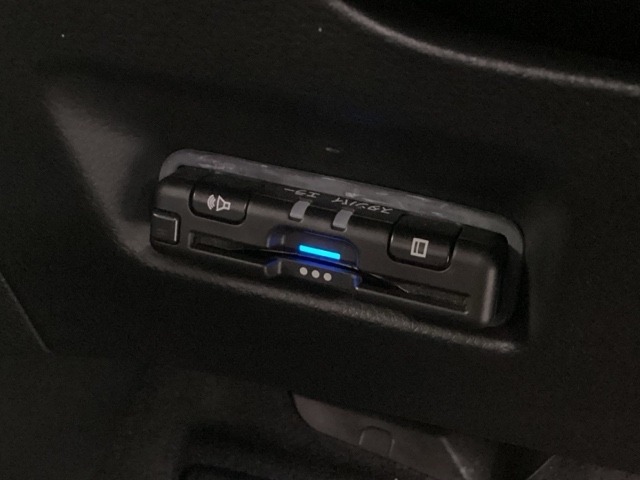 ETCが付いてます。ETC搭載車しか通過できないスマートICが利用できるようになりますよ！現在スマートICの設置箇所も増えてきているので、高速道路利用の幅が広がりますね☆