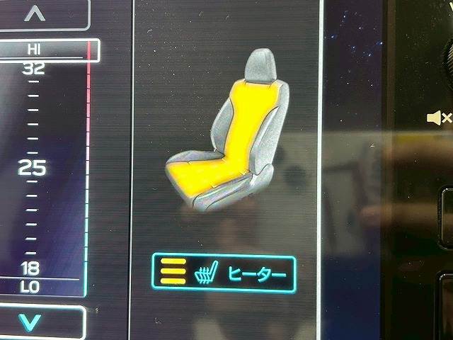【シートヒーター】冬場にうれしいシートヒーターを装備。シート自体が温まりますので、冬場のドライブをより心地よくお楽しみいただけますよ。