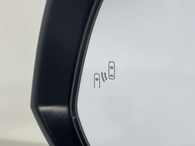 【　BSM　】ブラインドスポットモニター（BSM）が装備されております。左右後方の障害物を検知することで車線変更の際などの不意の衝突を回避することが可能です♪