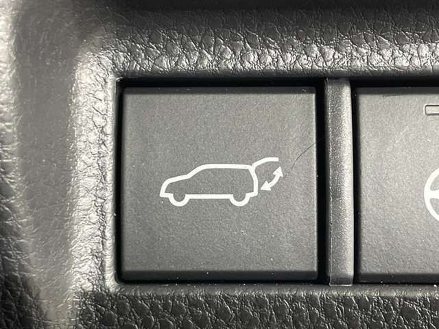 【電動リアゲート】荷物を抱えた状態でもリアゲートの開閉が可能です☆お買い物時やアウトドアの際に役立ちますね☆