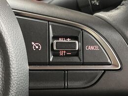 【クルーズコントロール】高速道路もラクラク走行。アクセルを離しても一定速度で走行ができ、長距離運転時の負担を軽減！加速・減速も簡単なスイッチ操作で調整できます。