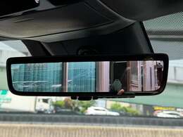 後方の視界を確保するための重要な安全装備であり、運転中の状況判断を支えます☆彡近年では、従来の鏡面タイプに加え、車内カメラと連動したデジタルインナーミラーも登場し、夜間や悪天候時でも鮮明な映像です☆彡