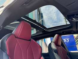 快適性や車内空間の印象に影響する重要なパーツ☆室内高が確保されたルーフは開放感を生み、長時間のドライブでも疲れにくい空間を演出！サンル-フやパノラマル-フが装備されていれば、自然光や風を取り入れます☆彡