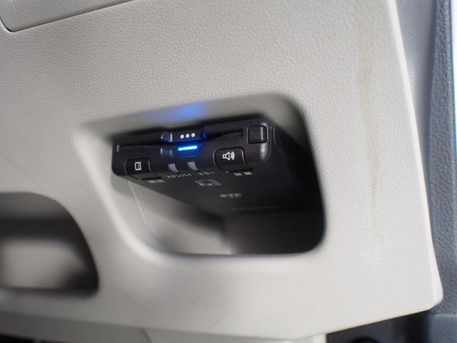 ETC車載器が装備されています。有料道路での通行料支払いがスムーズにできます。