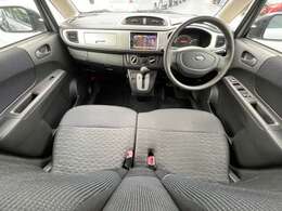 車内に前席の全体図です。おタバコの臭いも無くシートのクッション性もございます。お問い合わせは0078-6003-763393まで♪