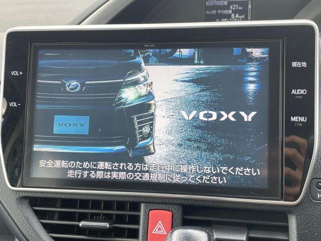 【大画面ナビ】人気の大型10インチナビを装備。存在感のある大画面はインパクト大！ナビ利用時のマップ表示は見やすく、テレビやDVDは臨場感がアップ！いつものドライブがグッと楽しくなります♪