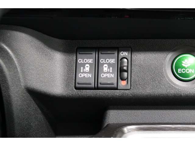 ◆◆両側電動スライドドア！！荷物で手が塞がる時など簡単にドアの開閉が出来ます！何より力いらずで開閉OK！女性やお年寄りにも優しい♪電動機能はOFFにもできますから元気なお子様の駆け出しも安心！