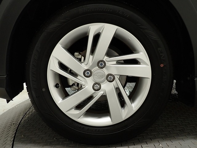 アルミホイールは安心のホンダ純正！車のデザインにもマッチしています。