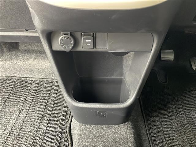 【フロアマット】ニオイが気になる方は消臭効果のある内装クリーニングオプションがおすすめです！またオプションパーツのご用意もありますので、自分だけのオリジナルの車内空間をお創りいただけます！