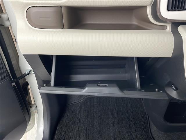 【フロアマット】ニオイが気になる方は消臭効果のある内装クリーニングオプションがおすすめです！またオプションパーツのご用意もありますので、自分だけのオリジナルの車内空間をお創りいただけます！