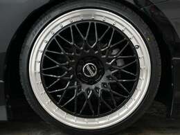 新品シュタイナーFTX　19インチAWが装着されております！！定価約26万円になります！！