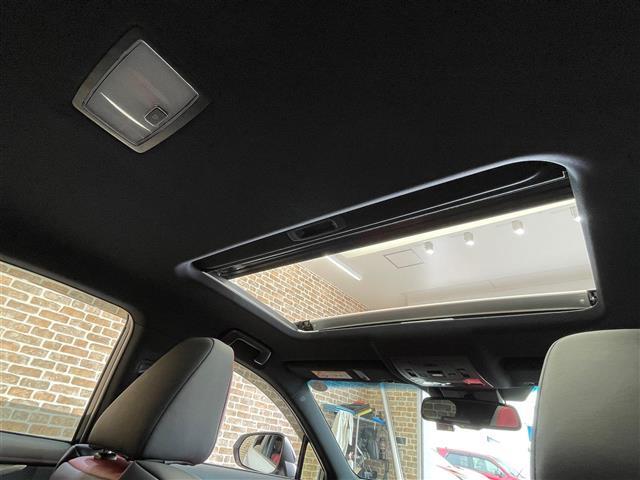 【サンルーフ】解放感溢れるサンルーフ♪車内には爽やかな風や太陽の穏やかな光が差し込みます♪