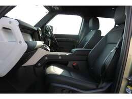 ナビシートもゆったり座ることが可能です。収納スペースも多くある為、多種多様な使い方ができます。