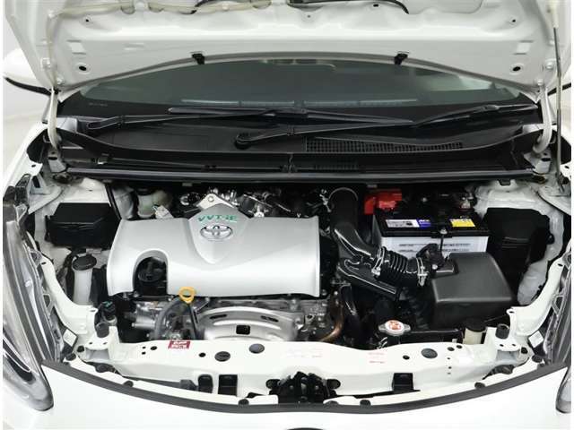 エンジンルームもクリーニング済みです。きれいにしているとトラブルの早期発見が出来ますね！