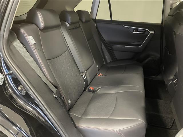 【後部座席】『後部座席周辺』の画像になります。写真の内容に関してご不明点、ご質問等がございましたらお気軽にガリバー店舗までお問い合わせください。