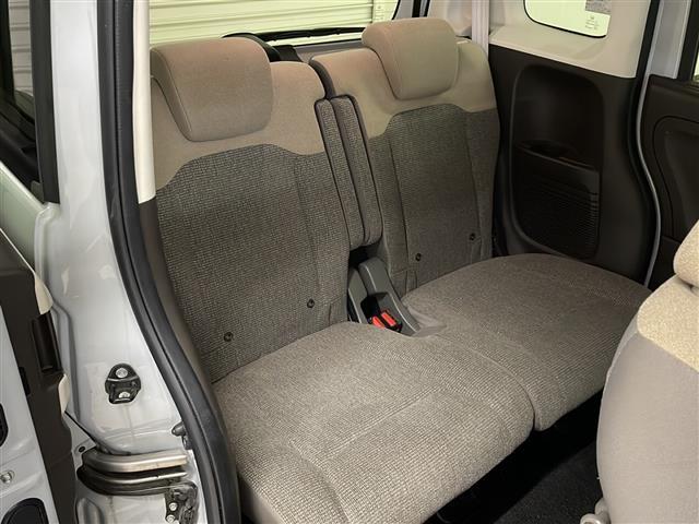 【後部座席】『後部座席周辺』の画像になります。写真の内容に関してご不明点、ご質問等がございましたらお気軽にガリバー店舗までお問い合わせください。