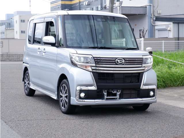 内外装の綺麗なディーラーさんからの下取り車として入庫しました。