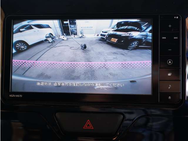 安心のバックカメラ内蔵ナビゲーションです。