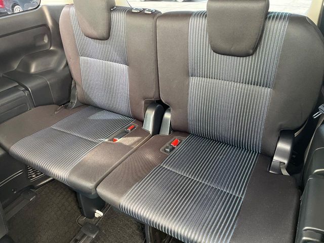 3列目シートはもちろん状態良好☆大人でもゆったりと座って頂けますので、大人数でのお出かけもラクラクです♪ご家族で、気の知れた仲間で、ドライブに行くのが楽しみですね♪
