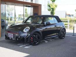 徳島県にて輸入車ディーラーを30年以上運営してきた『ノヴィルグループ』ならではの、安心整備（バッテリー新品交換など）にてお客様にご納車させて頂きます。