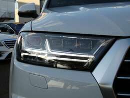 純正20インチアルミホイール、マトリクスLEDヘッドライトがお洒落なエクステリアを演出！！