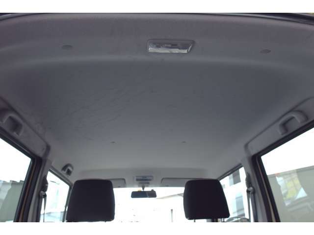 禁煙車ですのでヤニ汚れなどもございません