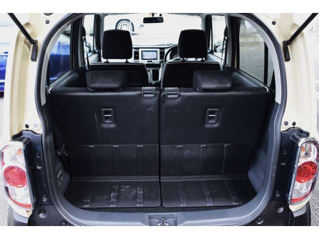 トランクスペースはリヤシートを格納することにより荷室スペースが変更いたします。実施に自転車・荷物などをご持参頂き確認も出来ますのでご来店お待ちしております。