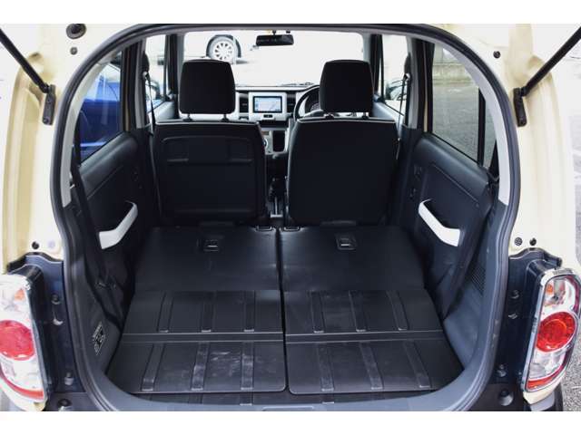 トランクスペースはリヤシートを格納することにより荷室スペースが変更いたします。実施に自転車・荷物などをご持参頂き確認も出来ますのでご来店お待ちしております。