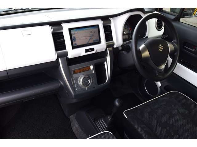 5速マニュアル　オートライト　オートエアコン　シートヒーター　キーレス