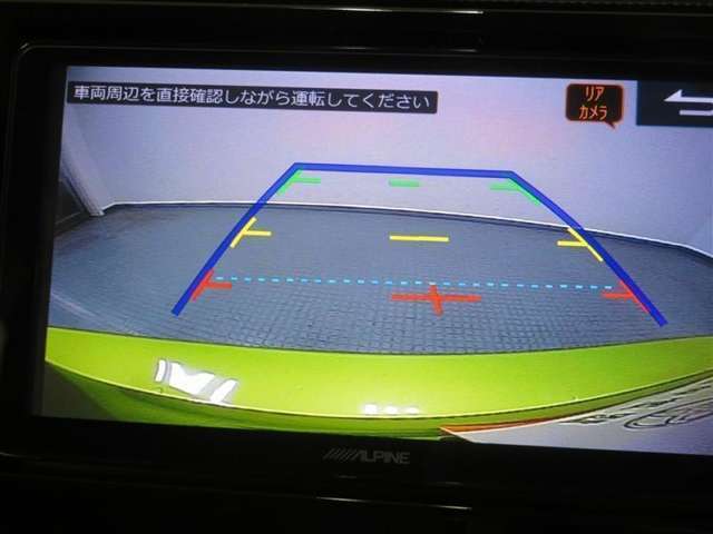 狭い駐車場や立体駐車場などもリアルに映るバックガイドモニター付でラクラク駐車♪