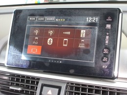 ナビゲーションはホンダ純正メモリーナビを装着しております。AM、FM、Bluetooth、フルセグTVがご使用いただけます。初めて訪れた場所でも安心ですね！