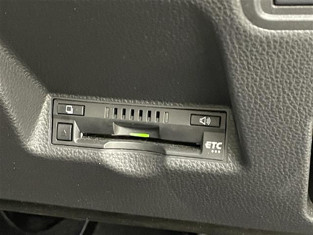 ◆【ETC】有料道路を利用する際に料金所で停止することなく通過できる、ETC車載器（ノンストップ自動料金収受システム機器）が装備されています。セットアップを行うことで利用可能になります。
