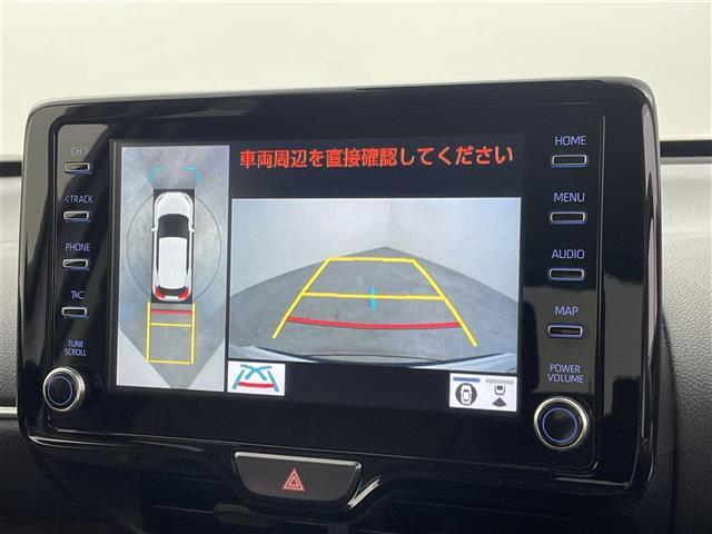 【パノラミックビューモニター】クルマを真上から見下ろした視点で駐車をサポートします！クルマの斜め後ろや真横など、いち早く障害物に気が付くことができます。