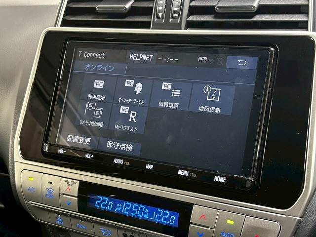 【純正ナビ】です。ミュージックサーバーやDVD再生等充実装備。