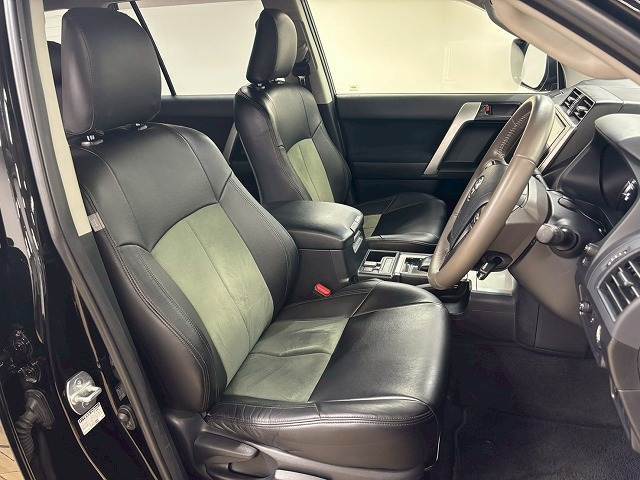 運転席シート廻りは使用感も少なく、良好な状態となっています。丁寧に使われていたことがよくわかりますね。