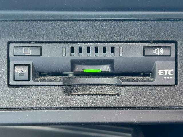 【ビルトインETC】で有料道路の利用はもちろん、大切な見た目もスタイリッシュになっております。