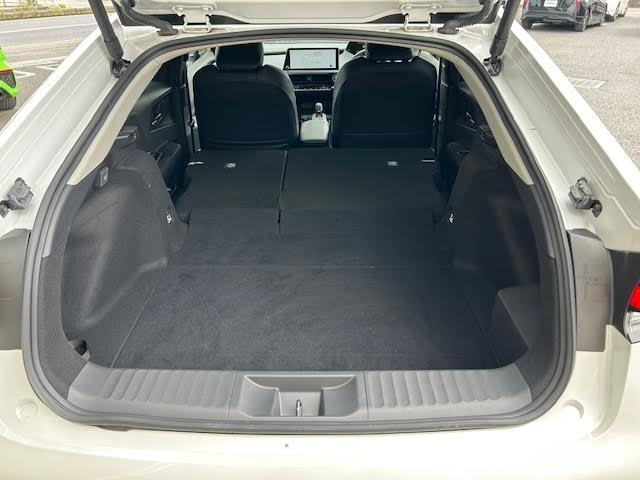 【シートアレンジ】乗せる人数、荷物によってシートをアレンジすれば、ダンボールなどの大きい荷物や、釣り具などの長尺物も載せられそうですね！