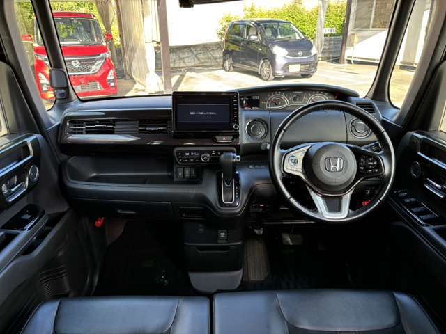 ★インパネ廻り★もちろん大きな傷も御座いません☆安心して運転できるように両席エアバック搭載しております！！軽自動車とは思えない程広く足を伸ばせます！！是非一度試乗はいかがですか？(＃^.^＃)