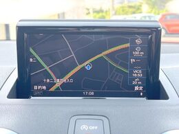 ●純正ナビ:一体感のあるナビは、高級感ある車内を演出してくれます。オーディオ機能も充実しておりますので、運転もより楽しめます♪