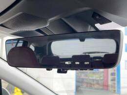 【スマートリヤビューミラー】後席の大きな荷物や同乗者で後方が確認しづらい時でも安心！カメラが撮影した車両後方の映像をルームミラー内に表示。クリアな視界で状況の確認が可能です！