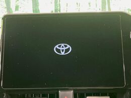 【10.5インチ　ディスプレイオーディオ】大画面のディスプレイはAppleCarPlayやAndroidAutoが利用可能。大きな画面でスマホナビアプリ等が利用いただけます♪