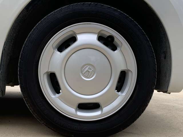 板金修正機、塗装ブース3基、レッカー車3台完備！！万が一の時のレッカーや修理などもいざという時にはご相談ください。