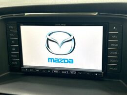 【純正ナビ】人気の純正ナビを装備しております。ナビの使いやすさはもちろん、オーディオ機能も充実！キャンプや旅行はもちろん、通勤や買い物など普段のドライブも楽しくなるはず♪