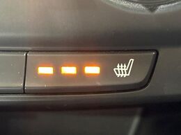 【シートヒーター】寒い日に重宝するシートヒーター！エアコンより早く温まってくれるので寒がりの人も安心ですね♪エアコンの温風は乾燥するから苦手、という方にもをおすすめです。